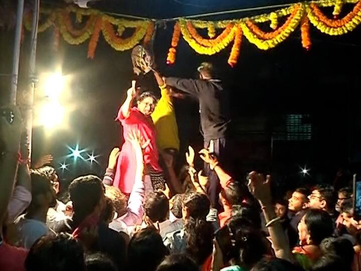 mns-celebrate-dahi-handi In Thane Mumbai bjp ram kadam protest-against-thackeray-government मनसेनं मध्यरात्रीच फोडली दहीहंडी तर भाजपचे राम कदम म्हणाले, दहीहंडी होणारच 