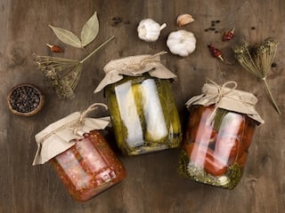 Follow these tips to keep Pickle free from Fungal growth | Pickle Preservation Tips: अचार में लग जाता है फंगस तो इन आसान तरीकों से करें उसे Preserve