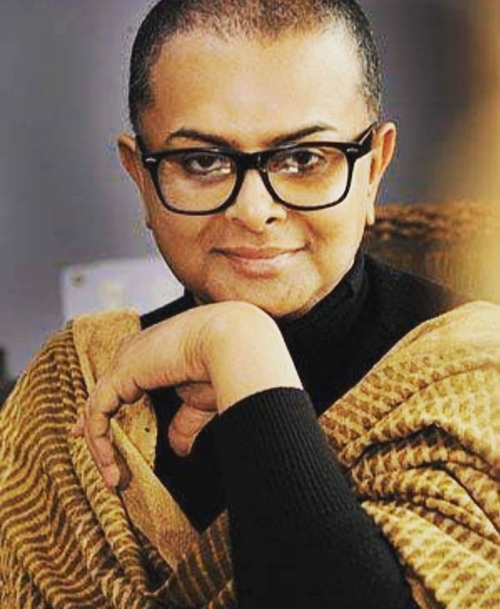 ঋতুপর্ণ ঘোষ ছিলেন ভারতের এলজিবিটি সম্প্রদায়ের এক বিশিষ্ট ব্যক্তিত্ব। জীবনের শেষ বছরগুলিতে তিনি রূপান্তরকামী জীবনযাত্রা নিয়ে নানা পরীক্ষানিরীক্ষা করেন।