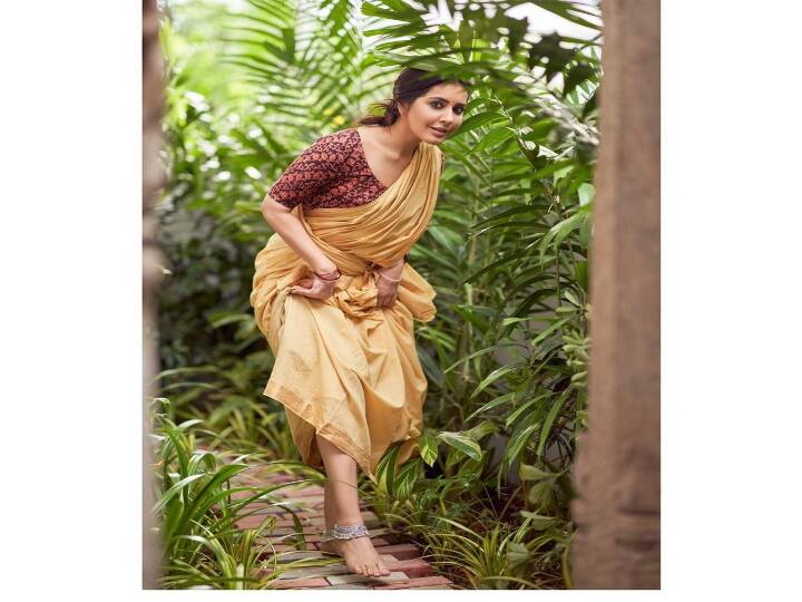என் வெட்கம் பத்தி வேகுறதே அய்யய்யோ... என் சமஞ்ச தேகம் சாயிறதே அய்யய்யோ..