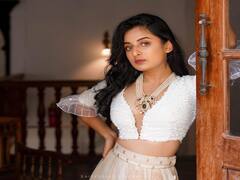 Actress Esther anil pics | காசப் போல காதலும் செலவுக்கில்லட்டீ - எஸ்தர் அனில் க்ளிக்ஸ்