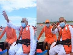 In Pics: नाव से बाढ़ पीड़ितों की पीड़ा जानने पहुंचे नीतीश कुमार, मंत्री संजय झा भी थे साथ