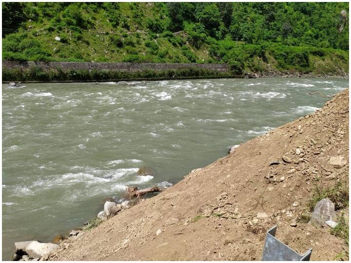 अलनकंदा और मंदाकिनी नदी का जलस्तर बढ़ा, ऊपर बने पुल की हालत जर्जर होने से लोगों में भय