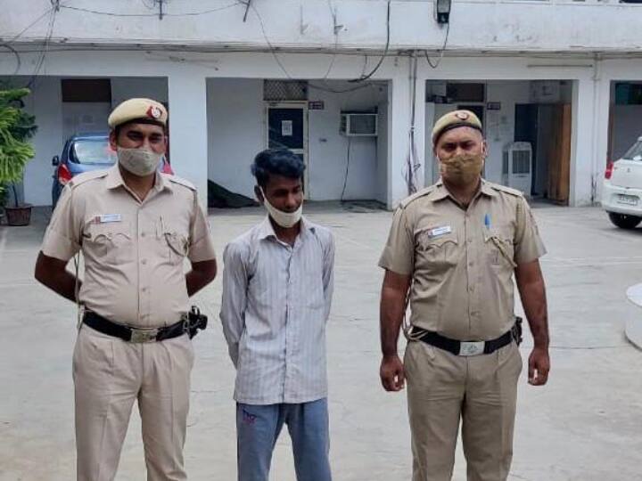 Delhi Fatehpur Beri police arrested a Man who chatted as a girl on social media ANN Delhi News:सोशल मीडिया प्लेटफॉर्म पर लड़की बन कर किशोरियों से करता था गंदी बात, अब हुआ गिरफ्तार