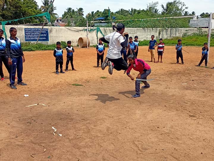 விளையாட்டுத்துறையில் தமிழர்களுக்கு செய்யப்படும் அரசியல் - சிலம்பாட்ட வீராங்கணை சினேகா வேதனை..!