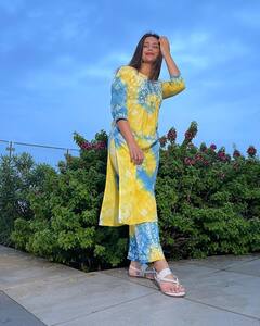 नीले अंबर के नीचे इंद्रधनुष जैसी दिखीं Divyanka Tripathi, खूब बिखेरी छटा, देखकर कहेंगे... वाह!