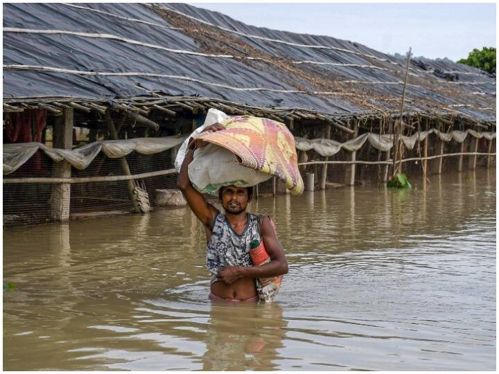 Flood situation worse in Assam 950 villages in 21 districts badly affected Assam Floods: असम में बाढ़ की स्थिति गंभीर, 21 जिलों के 950 गांव बुरी तरह प्रभावित