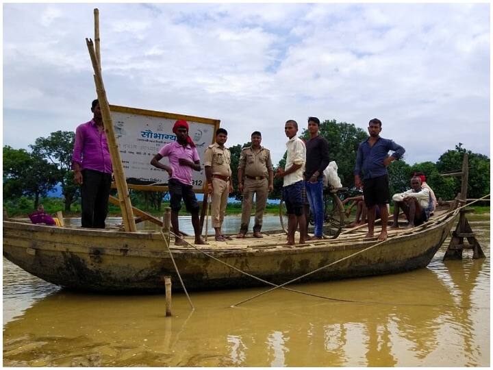 Flood in Maharajganj: महाराजगंज में कई गांव बाढ़ के पानी से घिरे, लोगों के खाने पीने और पशुओं के चारे की भारी समस्या