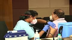 Corona Vaccine:টিকার লাইনে হুমকি তৃণমূল নেতার! বেছে বেছে শাসক দলের ঘনিষ্ঠদের টোকেন? অভিযোগে বিক্ষোভ | Bangla News