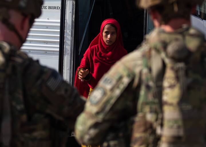 बाइडेन ने कहा कि अफगानिस्तान में फंसे लोग अगर बाहर निकलना चाहते हैं तो अमेरिका उनकी हर संभव मदद करेगा.