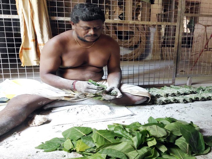 ’பணம் உள்ளவர்களுக்கே பன்னீர் இலை பிரசாதம்’- பாகுபாடு காட்டும் திருச்செந்தூர் கோயில் நிர்வாகம்...!