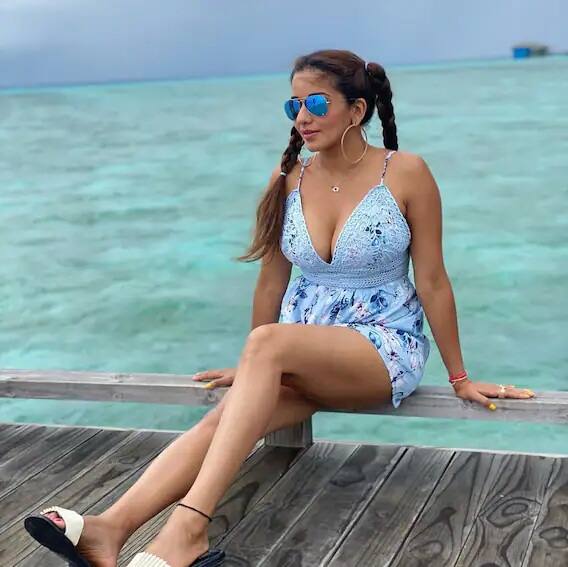 આ તસવીરમાં તે એકદમ હૉટ એન્ડ ગ્લેમરસ લાગી રહી છે. તે પોતાની અદાઓથી ફેન્સને દીવાના બનાવી રહી છે.