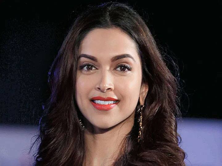 Deepika Padukone will be seen in Hollywood romantic comedy husband Ranveer Singh expressed happiness by writing just one word Deepika Padukone ने फिर पकड़ी Hollywood की राह, रोमांटिक कॉमेडी में आएंगी नजर, पति Ranveer Singh ने बस एक शब्द लिखकर जताई खुशी
