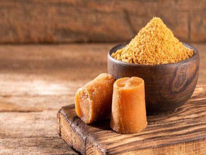 Consume jaggery before sleeping there will be tremendous benefits Special Benefits Of Jaggery Special Benefits Of Jaggery: सोने से पहले करें गुड का सेवन, होंगे जबरदस्त फायदे