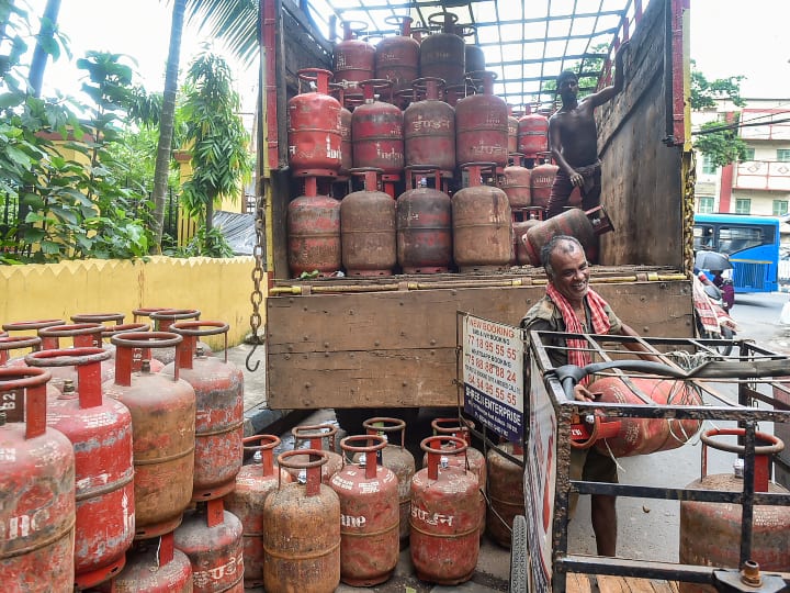 LPG Price Hike: बढ़ती रसोई गैस कीमतों के खिलाफ सरकार के सहयोगी दल, जेडीयू ने की बढ़ी गैस कीमतों की वापसी की मांग