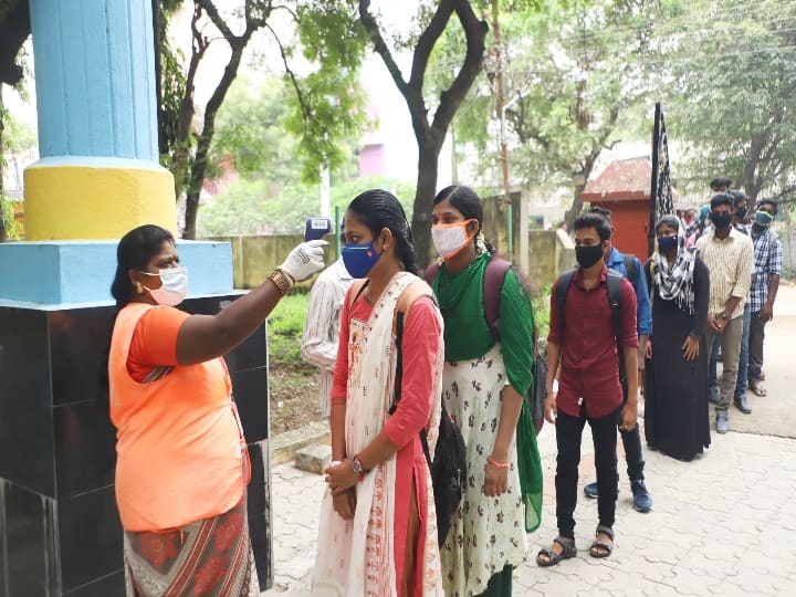 அரசு பஸ்களில் பள்ளி, கல்லூரி மாணவ- மாணவிகள் இலவசமாக பயணம் செய்யலாம் எனவும் தமிழக அரசு அறிவித்துள்ளது.