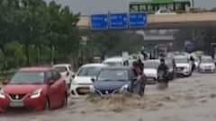 દિલ્હીઃ ભારે વરસાદને કારણે રસ્તાઓ થયા પાણી પાણી, વાહનચાલકોને હાલાકી