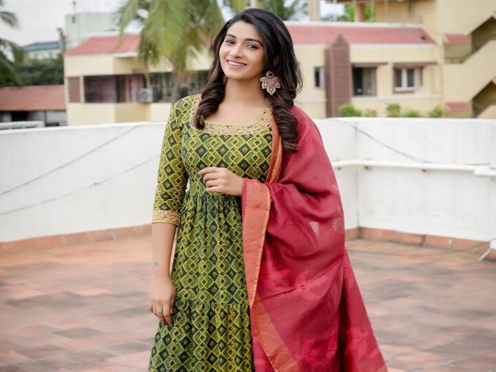 முழு காதல் என்று வந்தது தெரியாதே அது தெரியாதே அது தெரியாதே