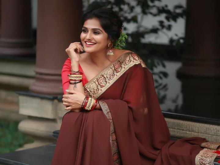 உன் பேரைத்தான் சொல்லிதினம் தாவணியப் போட்டேனே உசுரத்தான் விட்டாக்கூட உன்னைவிட மாட்டேனே