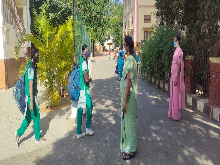 Students who came to school excitedly as schools opened in Coimbatore கோவையில் பள்ளிகள் திறப்பு ; உற்சாகமாக பள்ளி வந்த மாணவர்கள்..!