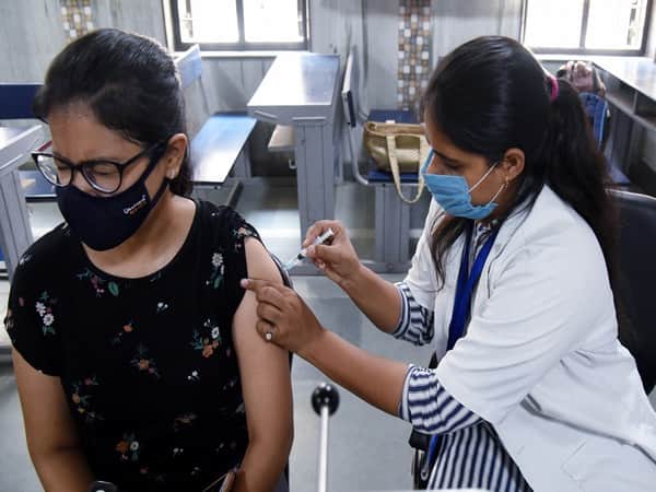 COVID-19 Vaccine: भारत में फिर एक करोड़ से ज्यादा लगी वैक्सीन डोज, 11 दिन में तीसरी बार हासिल किया कीर्तिमान