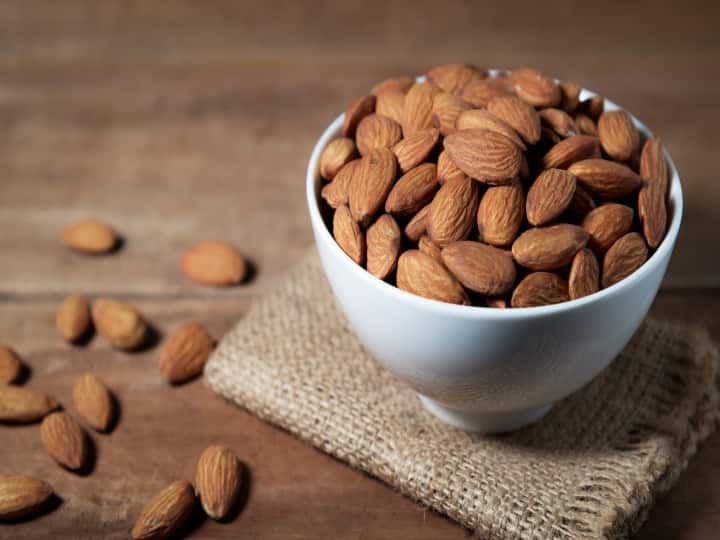 Almonds Health Benefits For Baby Almonds Recipe For Kids In Winters Almond For Kids: बच्चों के दिमाग और शरीर को बनाएं मजबूत, रोजाना खिलाएं बादाम