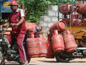 ஈரான் போர் தாக்கம்: இந்தியாவில் LPG தட்டுப்பாடு.மே 1 முதல் புதிய விதிகள், விலை உயர்வு சாத்தியமா?