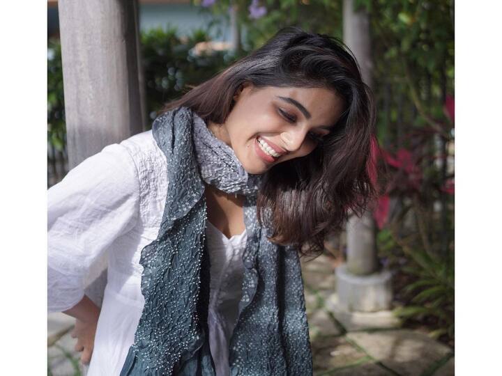 மண்ணில் எது சுகம், பெண்ணே உந்தன் முகம் உன்னிடத்தில் என்ன கேட்கிறேன், உன் காதல் போதுமே, என் ஜென்மம் தீருமே