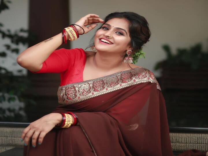 என்னை என்ன கேட்ட என்ன சொன்ன என்ன ஆனேன் இந்த மயக்கம் எங்கோ இழுக்குதே