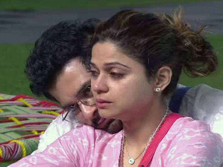 Bigg Boss OTT news Shamita Shetty and Raqesh Bapat have a fight after a one week romance Shamita shetty cried a lot Bigg Boss OTT: मोहब्बत के बाद अब Shamita Shetty और Raqesh Bapat में हुई लड़ाई, बाथरूम में खुद को बंद कर खूब रोईं शमिता