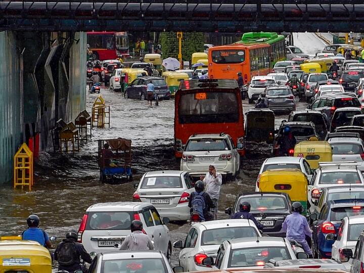 भारत मौसम विज्ञान विभाग (आईएमडी) का कहना है कि अगस्त माह के दौरान सामान्य से 24 प्रतिशत कम बारिश दर्ज की गई थी लेकिन देश में सितम्बर में सामान्य से अधिक बारिश होने का अनुमान है.