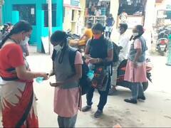 மாணவிகளுக்கு சத்தான கடலைமிட்டாய் அளித்து பள்ளிக்கு வரவேற்ற ஆசிரியர்கள்