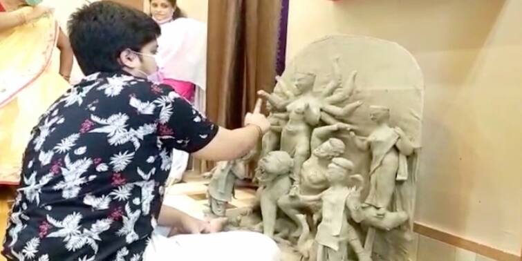 Durga Puja 2021 North 24 Pargana School Boy Surprises All By his Durga Idol Making At Ashoke Nagar Durga Puja 2021 : অশোকনগরে হইচই ফেলেছে খুদে শিল্পী তুহিনের নয়নাভিরাম দুর্গা মূর্তি