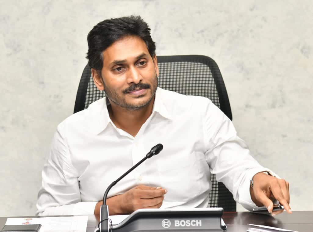 AP CM YS Jagan Key Instructions To Officials On Agricultural Projects CM Jagan Review: ఎప్పుడూ వరి సాగేనా.. అవి సాగుచేసినా రైతులకు ఆదాయం బాగానే వస్తుంది