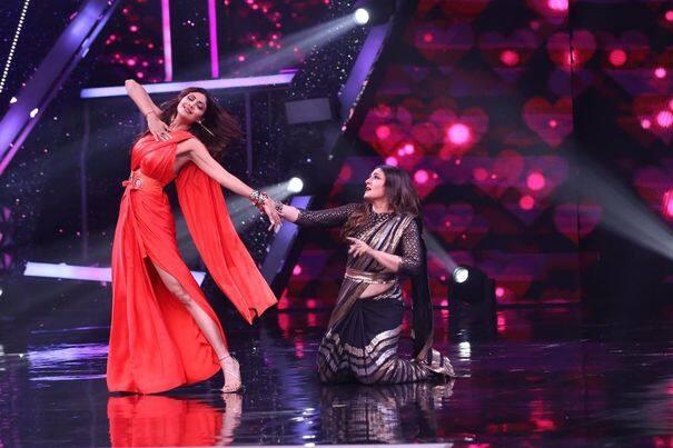 शिल्पा और रवीना काफी पुराने दोस्त हैं और अक्सर एक-दूसरे के साथ स्पॉट किए जाते हैं.शो में भी उन्होंने खूब रंग जमाया.