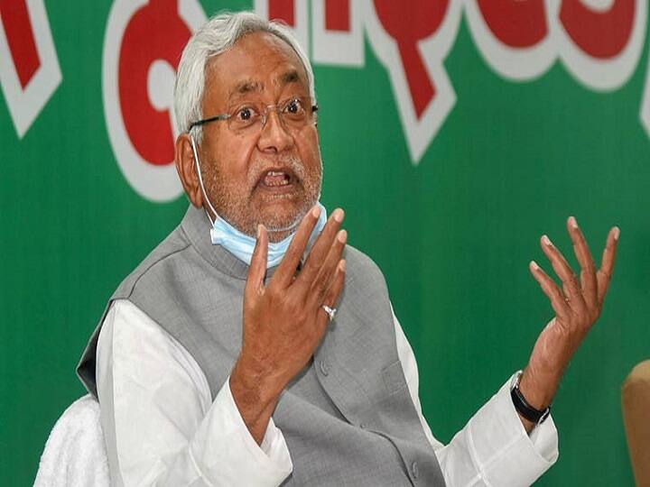 Nitish Kumar preparing to share stage with Badal, Chautala and Chandrababu Naidu ann क्या बीजेपी-कांग्रेस से अलग राजनीतिक मोर्चे की है तैयारी? बादल, चौटाला और चंद्रबाबू के साथ नीतीश भी कर सकते हैं मंच साझा