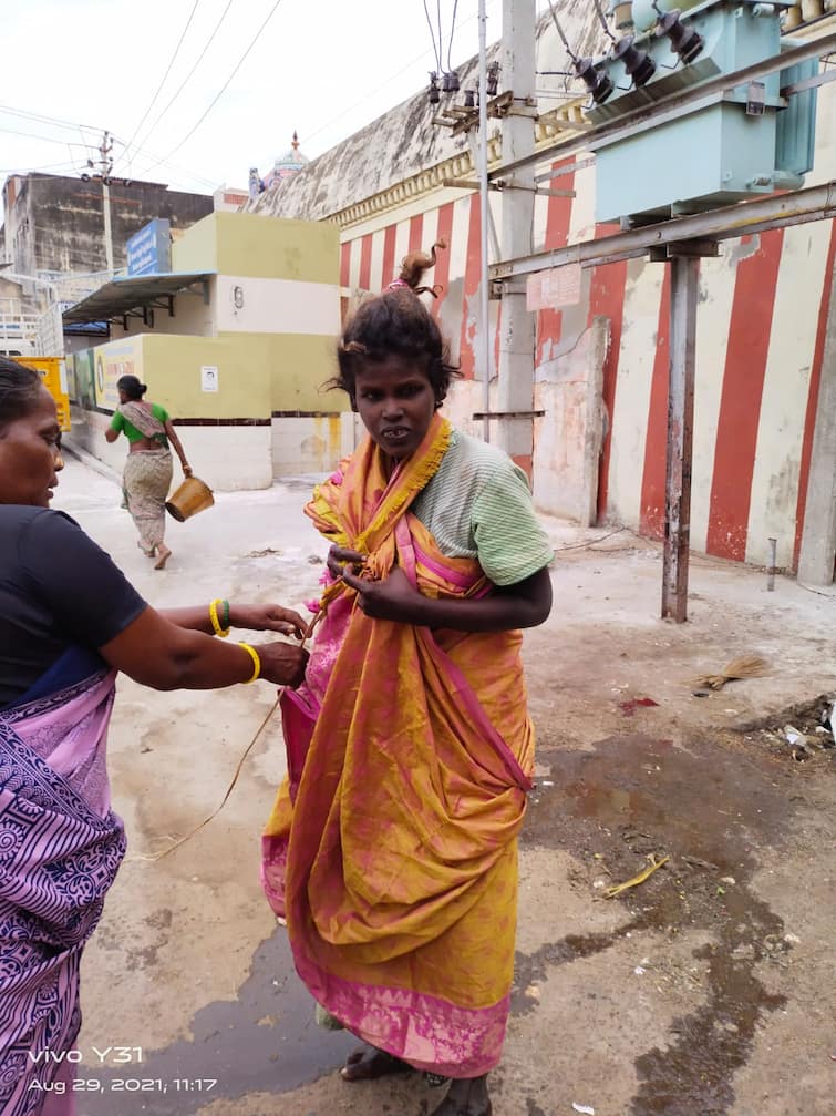 Woman police help mentally ill woman suffering from labor pains in Kumbakonam ’பிரசவ வலியை அறியாமல் கதறிய மனநலம் பாதித்த பெண்’- பிரசவம் பார்த்த பெண் போலிஸ்...!