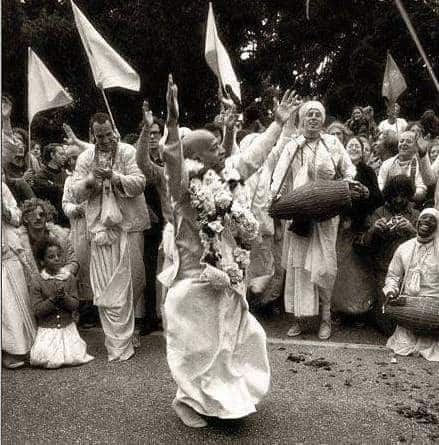 श्रील भक्तीवेदांत स्वामी प्रभुपाद हे श्रीकृष्णाचे मोठे भक्त होते. त्यांचा जन्म 1896 साली कोलकाता येथे झाला.