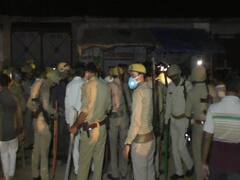 Jalaun: लाइनमैन की मौत के बाद बवाल, ग्रामीणों ने शव रखकर लगाया जाम, पुलिस ने भांजी लाठियां