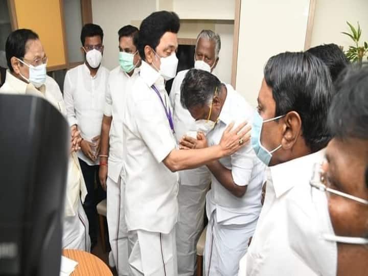 Chief Minister Stalin pays homage to the body of the OPS wife OPS Wife Passed Away | ஓபிஎஸ் மனைவி உடலுக்கு முதல்வர் ஸ்டாலின் நேரில் அஞ்சலி செலுத்தினார்