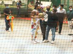 Ranveer Singh का दिखा कलरफुल अंदाज, ट्रैक सूट, हेयरबैंड लगाकर खेलते दिखे बास्केटबॉल, देखें तस्वीरें