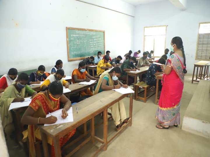 வேலூர், திருப்பத்தூர், ராணிப்பேட்டை மாவட்டங்களில் பள்ளிகள் இருக்கும் பகுதிகளில் ஏற்கனவே இயக்கப்பட்ட அரசு பஸ்கள் முழு அளவில் இயக்க நடவடிக்கை எடுக்கப்பட்டுள்ளது.