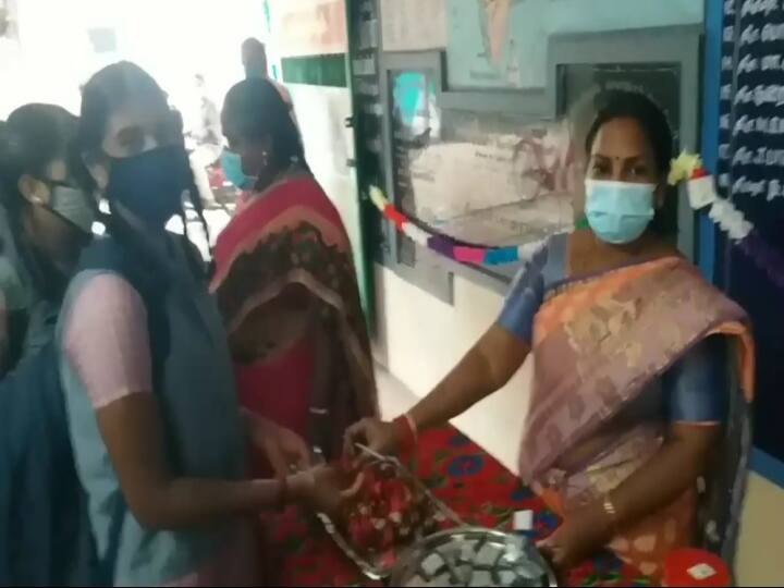 பேரிடர் காலத்தில்  சத்தான  உணவாக கருதப்படும்  கடலைமிட்டாய் வழங்கப்பட்டது.