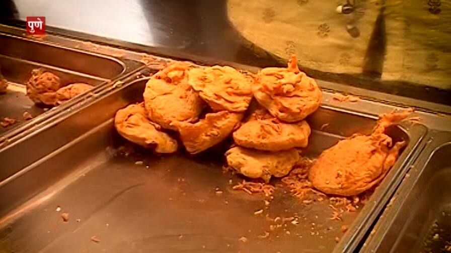 Urad Dal Batata Vada Recipe: उड़द दाल बटाटा वड़ा है काफी हेल्दी, बनाना है आसान urad dal Batata vada recipe Make Healthy and Tasty Urad Dal Batata vada for Kids Urad Dal Batata Vada Recipe: उड़द दाल बटाटा वड़ा है काफी हेल्दी, बनाना है आसान