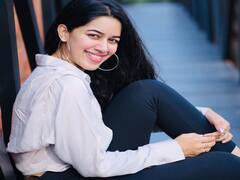 Actress Mirnalini ravi pics | கொஞ்சும்போது செல்பி எல்லாம் வேண்டாம் - மிர்னாலினி ரவி  போட்டோ ஆல்பம்