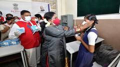 Telangana Schools Re Open: స్కూల్‌కి వెళ్లిన గవర్నర్‌ తమిళిసై విద్యార్థులతో ముచ్చటించారు.. విద్యార్థులకు జాగ్రత్తలు చెప్పారు