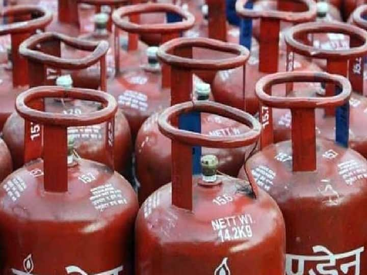 Commercial LPG Cylinder Price Slashed by over 100 rupee in New Year Commercial LPG Cylinder Price Slashed : বছরের শুরুতেই সুখবর, দাম কমল গ্যাসের সিলিন্ডারের