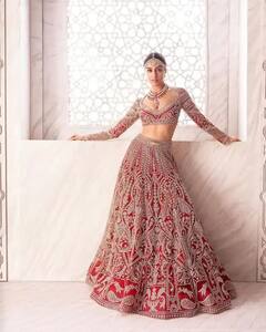 લગ્નની વાતો વચ્ચે દુલ્હન બનેલી દેખાઇ Shraddha Kapoor, નવા અવતારની તસવીરો વાયરલ