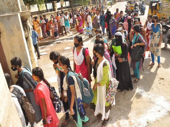 கொரோனா ஊரடங்கு தளர்வுகளுக்கு பின் இன்று பள்ளி, கல்லூரி திறப்பு.