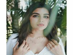 Actress Samyuktha Menon pics | எதை விரும்பினேன், அதை அடைகிறேன் உன்னிடத்தில் என்ன கேட்கிறேன் - சம்யுக்தா மேனன் போட்டோஷூட்